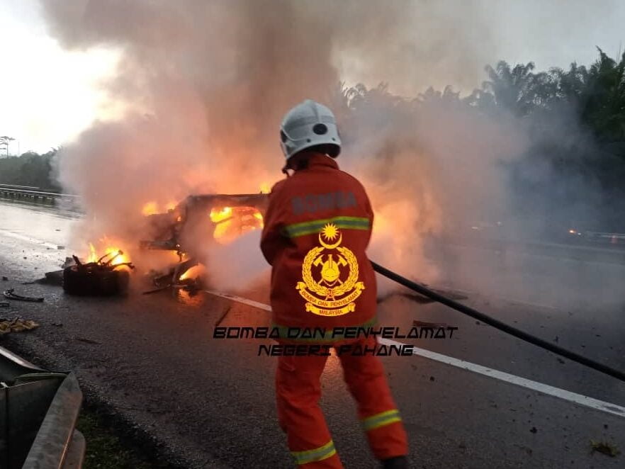 Sebuah Lamborghini musnah 100 peratus dalam satu kemalangan di Lebuhraya Pantai Timur (LPT)