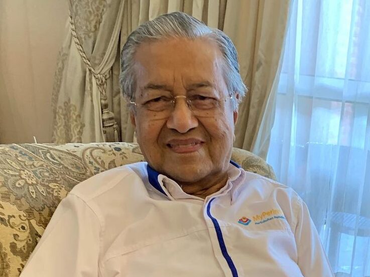 Bekas Perdana Menteri Tun Dr Mahathir Mohamad berbangga dengan kejayaan Perusahaan Otomobil Kedua Sdn Bhd (Perodua) yang semakin kompetitif dalam pasaran tempatan dan dunia