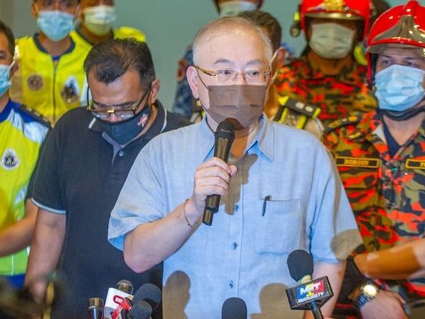 Menteri Pengangkutan Datuk Seri Wee Ka Siong berkata, tiada bukti kemalangan berpunca kerana faktor usia tua. - Foto oleh Shafwan Zaidon