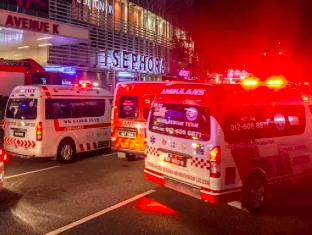 Suasana cemas berlaku apabila dua tren LRT bertembung semalam membabitkan laluan Kelana Jaya