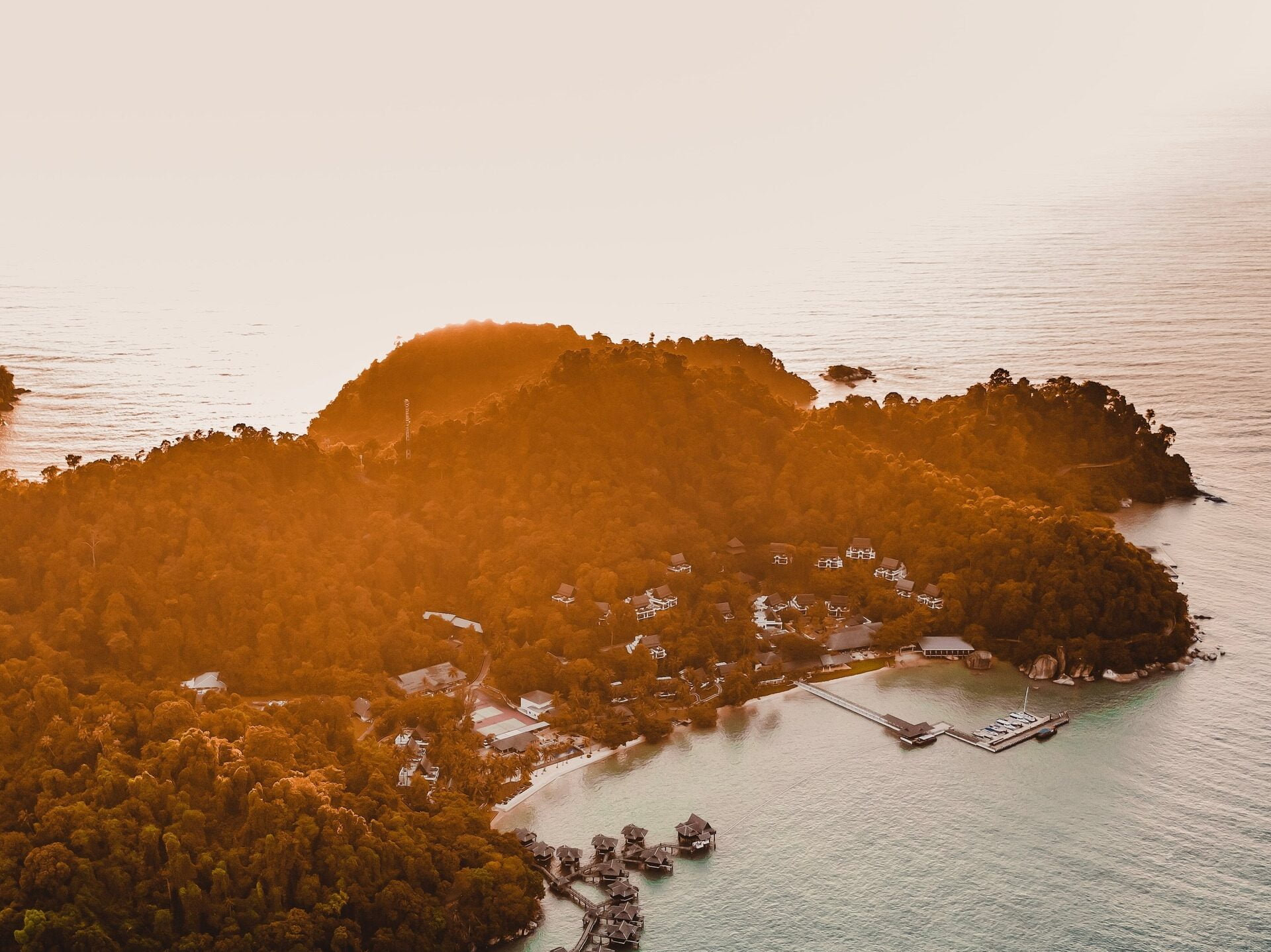 Jarak Pulau Pangkor dan Indonesia hanya dipisahkan dengan Selat Melaka. - Foto ihsan Facebook/Pangkor Laut Resort