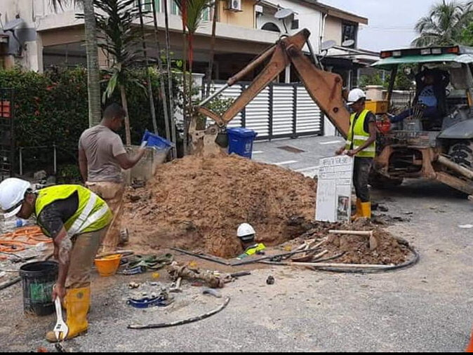 'Backhoe' memudahkan manusia melakukan kerja pembinaan