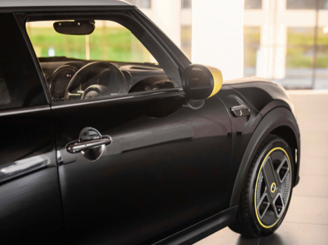 Mini Electric baharu warna hitam menyerlahkan lagi 'ketampanannya'
