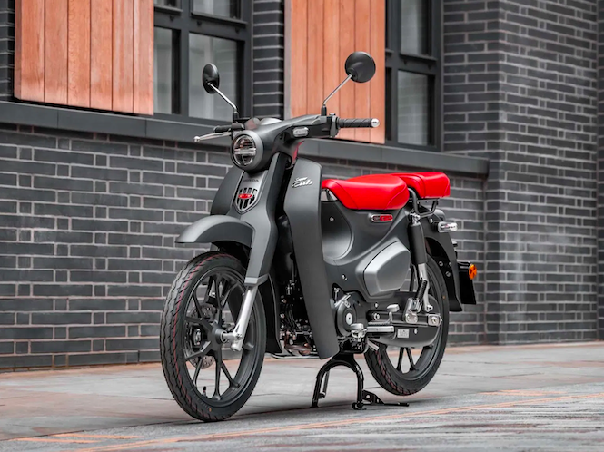 Honda Super Cub 125 2022 mempunyai sistem brek ABS. - Foto ihsan Facebook/Asphalt and Rubber