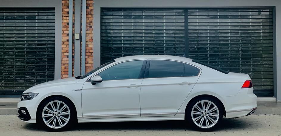 Passat R-line sangat tampan dan berjiwa muda. - Foto oleh EnGear