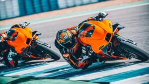 ktm rc 8c 2021 03