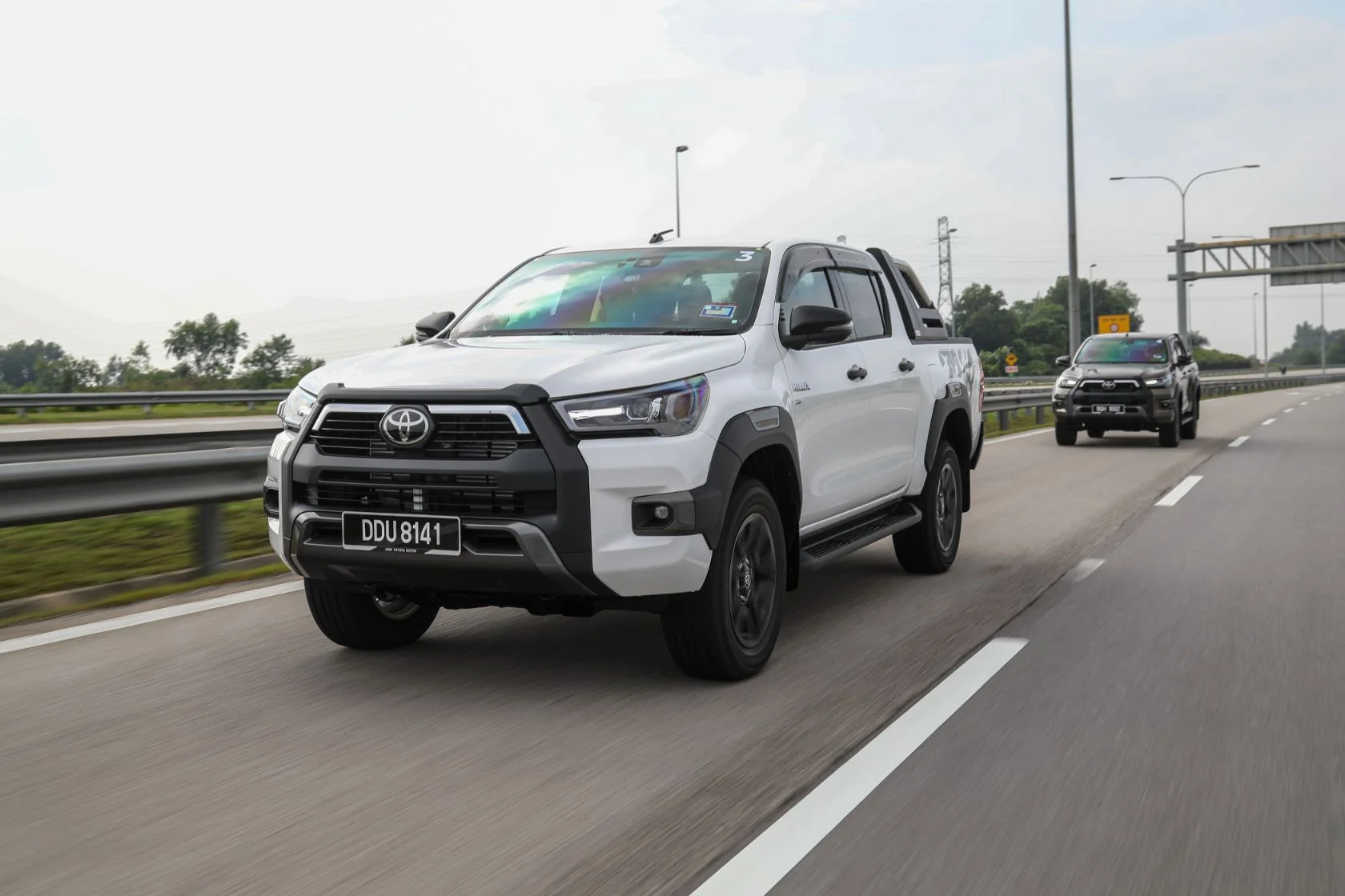 toyota hilux 2020 media drive 24