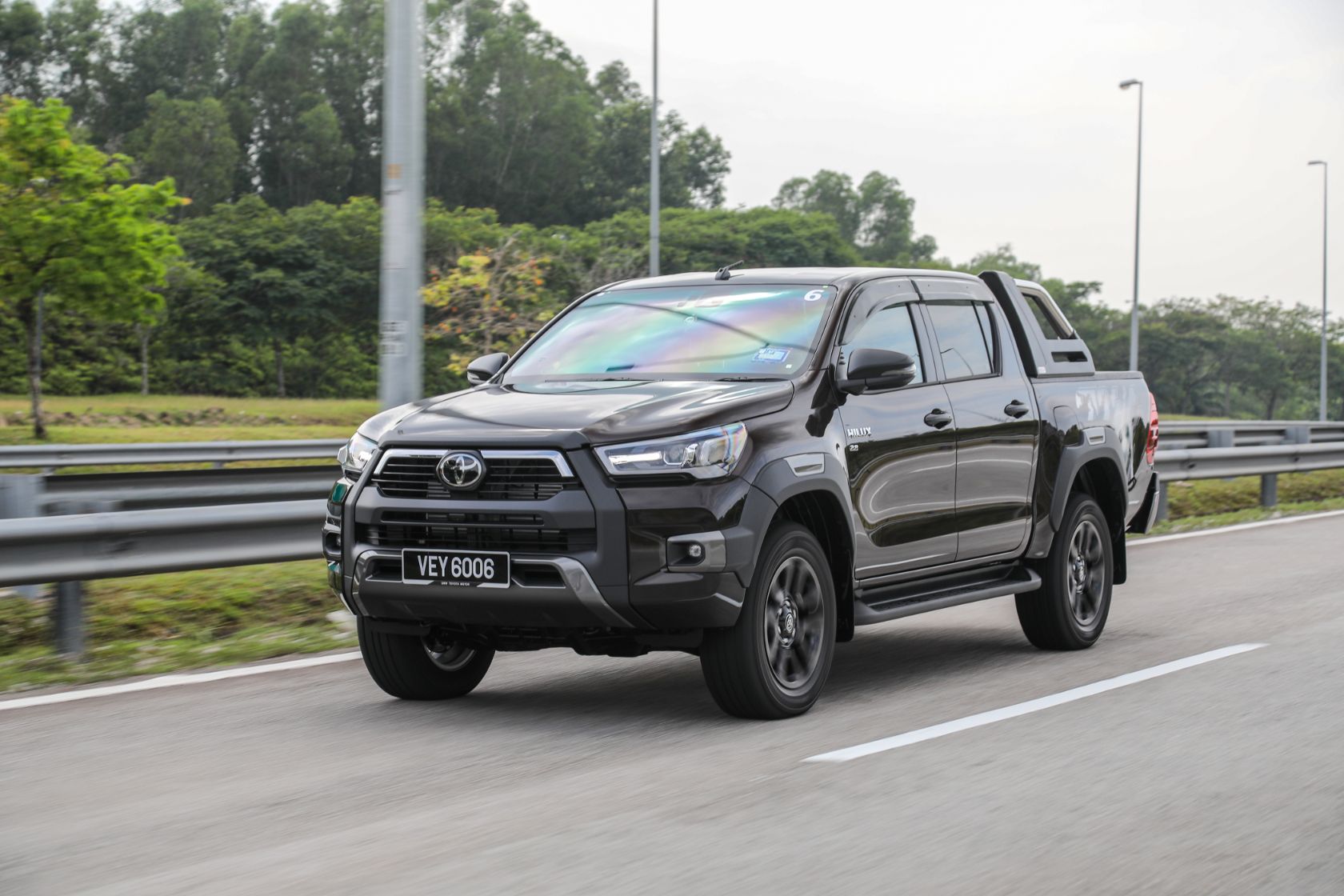 toyota hilux 2020 media drive 25