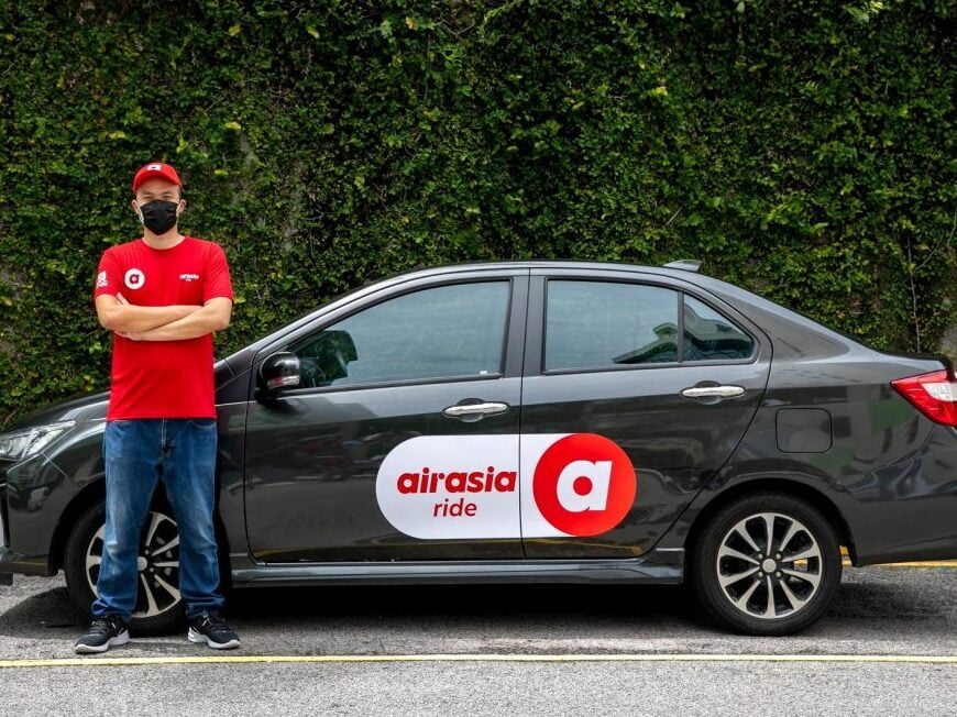 Setakat ini terdapat lebih 30,000 pemandu airasia ride. - Foto ihsan SoyaCincau