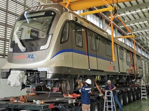 Gerabak tren milik Rapid KL ketika masih dalam pembinaan. - Foto ihsan Rapid KL