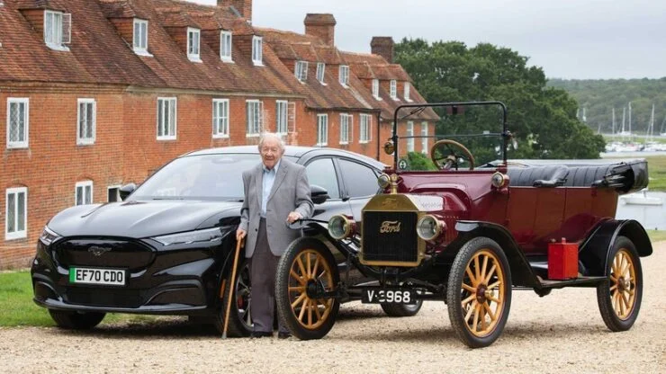 ford 101 tahun 02
