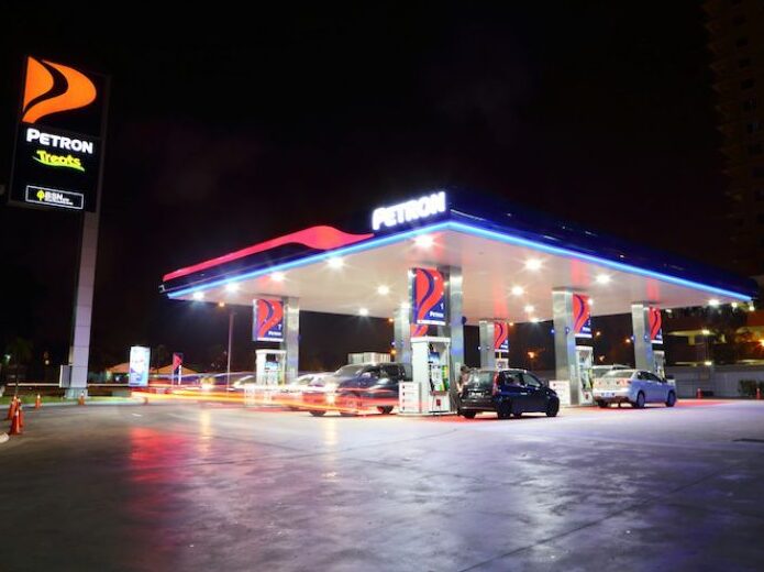 Petron memperkenalkan bahan diesel baharu di pasaran Malaysia. - Foto ihsan Malay Mail