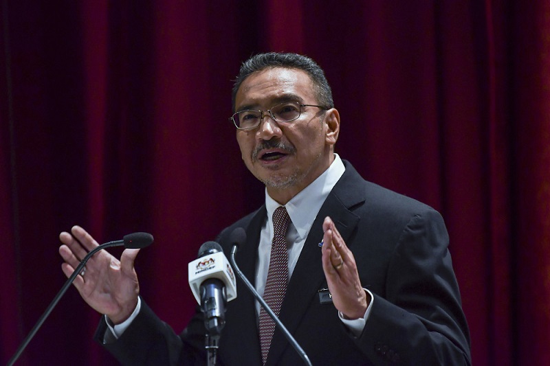 Menteri Kanan Pertahanan Datuk Seri Hishammuddin Hussein meminta semua pihak tidak membuat spekulasi berhubung nahas pesawat Hawk milik Tentera Udara Diraja Malaysia (TUDM). - Foto ihsan Malay Mail