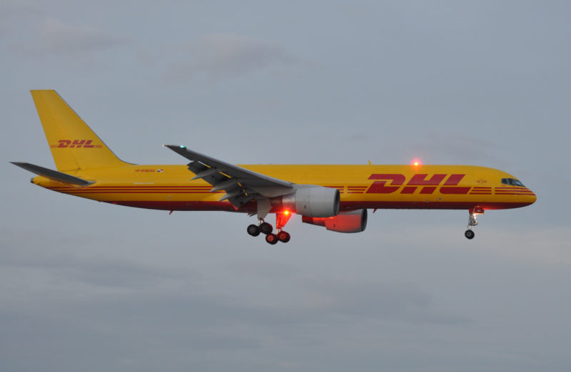 DHL antara syarikat kurier terkemuka dunia. - Foto ihsan Wikipedia