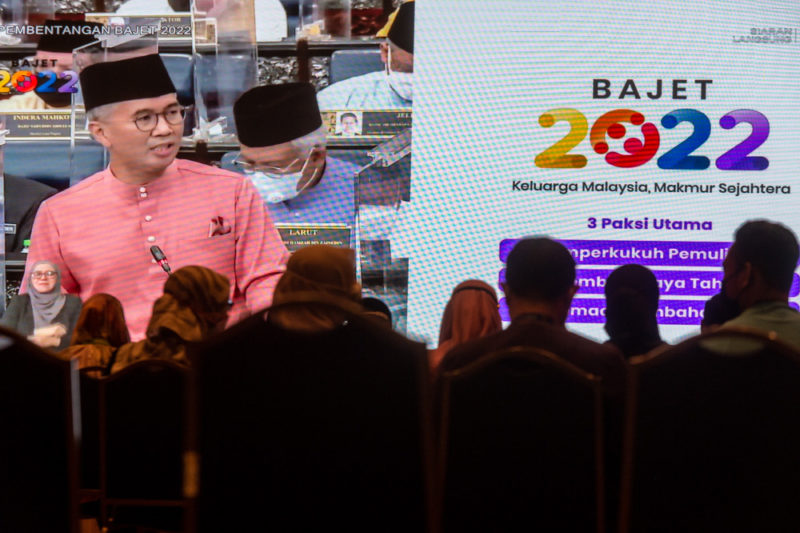 Menteri Kewangan Tengku Datuk Seri Zafrul Tengku Abdul Aziz ketika membentangkan Belanjawan 2022. - Foto ihsan Malay Mail