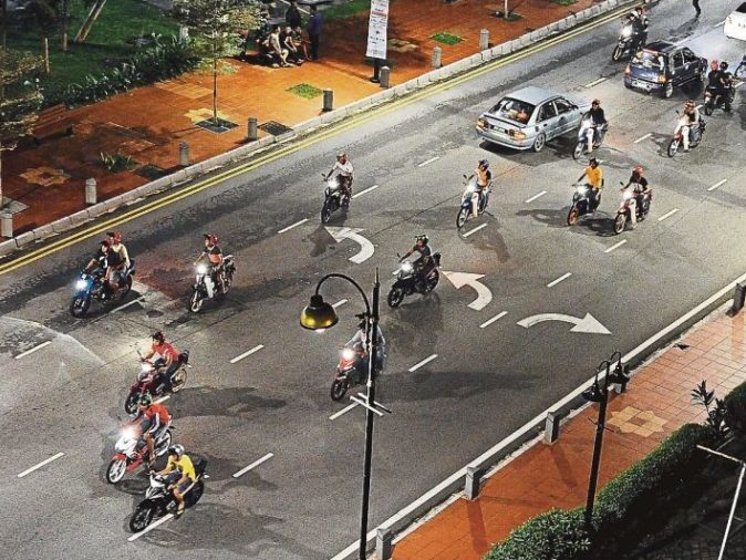 212015-konvoi-lumba-haram.jpg