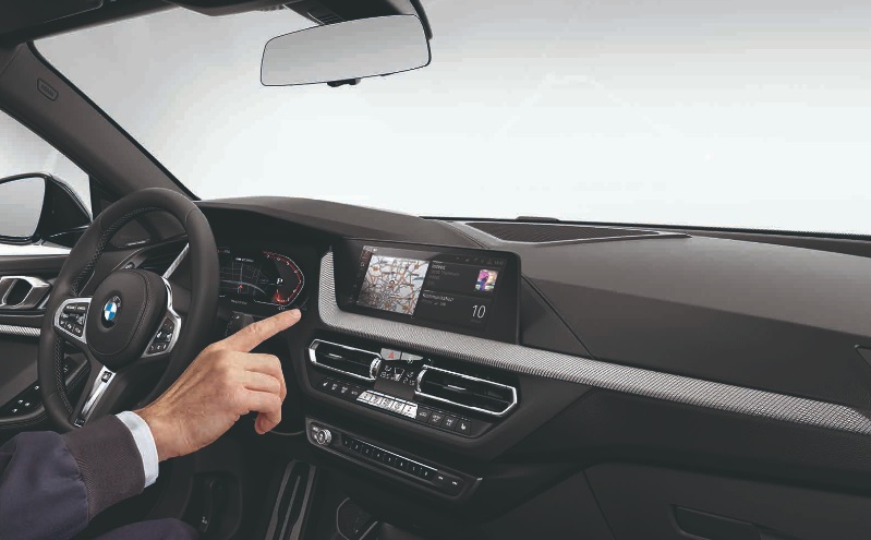 bmw live cockpit 218i gran coupe 01