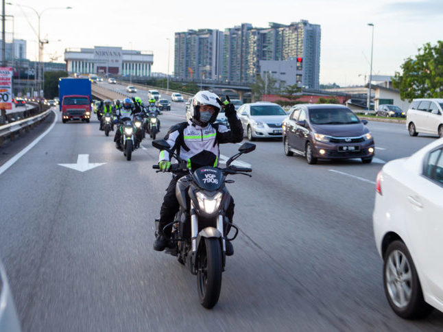 Konvoi anjuran Modenas dan Petron disertai lebih 10 peserta. - Foto ihsan Facebook/Modenas