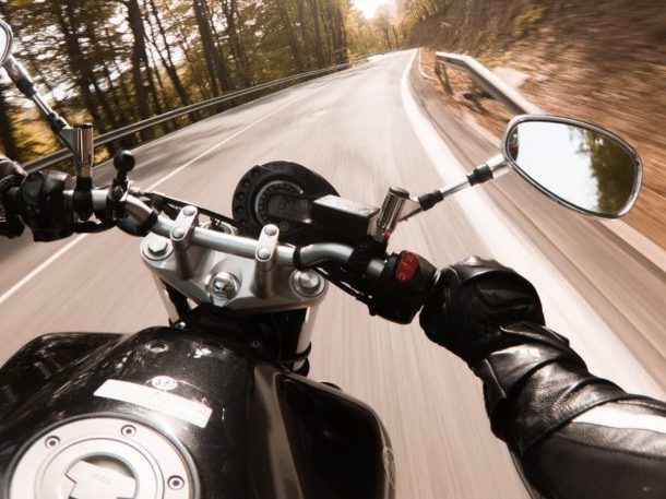 Kelajuan dan motosikal merupakan dua elemen saling melengkapi. - Foto ihsan Unsplash/Jakub Sisulak