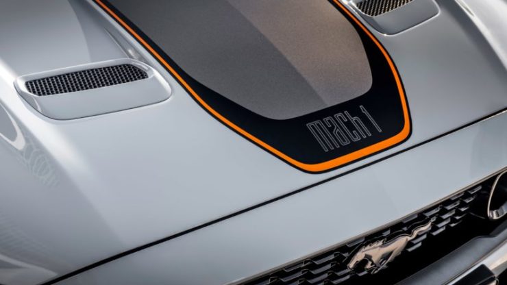 220104-mustang-mach-v001.jpg