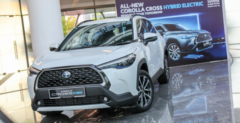 toyota corolla cross hybrid showroom 2022 03