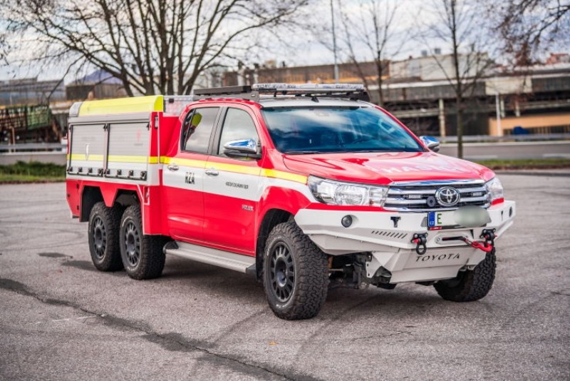 toyota hilux 6×6 02