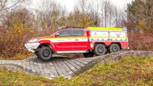 toyota hilux 6×6 05