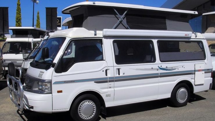 Sebuah model Mazda yang dijadikan campervan tau van camping. - Foto ihsan Wikipedia