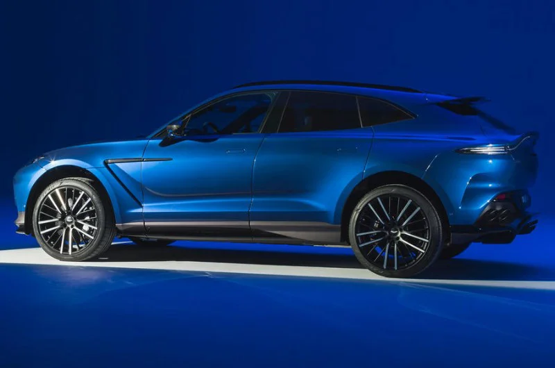 aston martin dbx 707 12