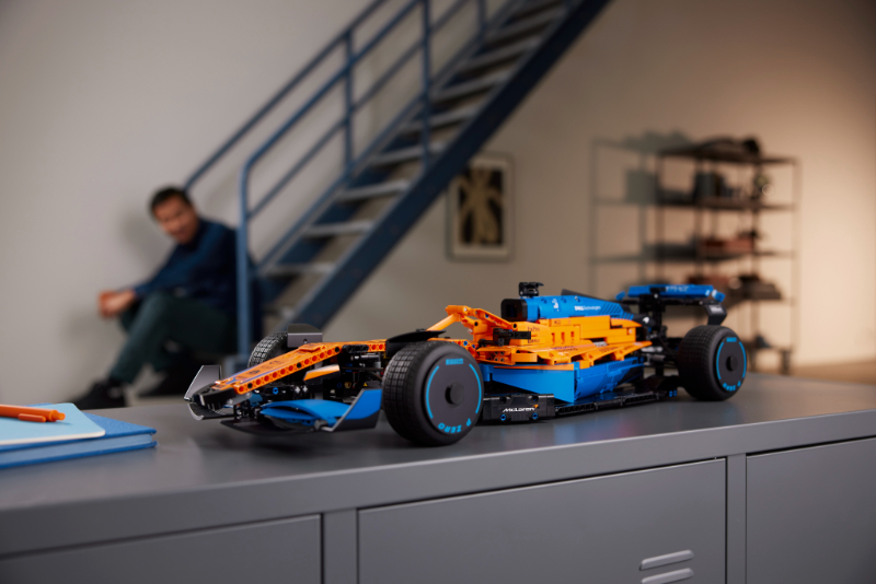 lego technic mclaren f1 2022 01