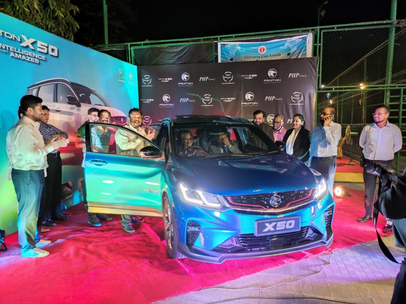 Proton X50 ketika dilancarkan dalam satu majlis oleh PHP Automobiles Limited di Bangladesh. - Foto ihsan PHP Automobiles Limited