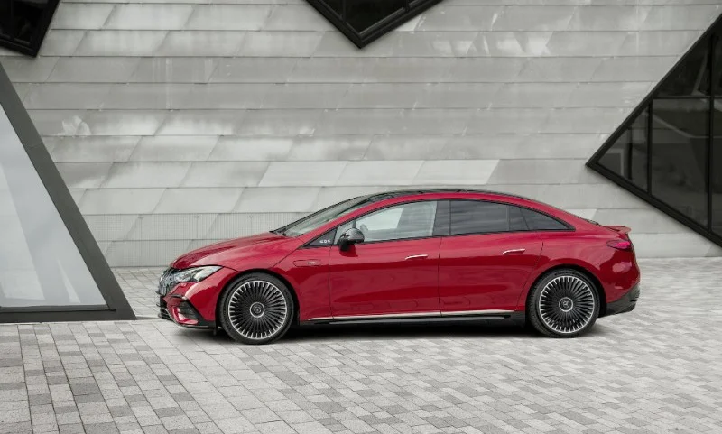 Mercedes-AMG EQE 02