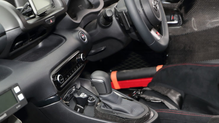 Yaris Auto 01