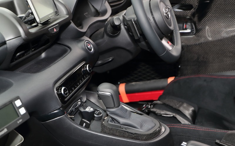 Yaris Auto 01