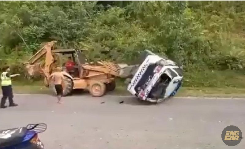 backhoe jpj terbalik 03