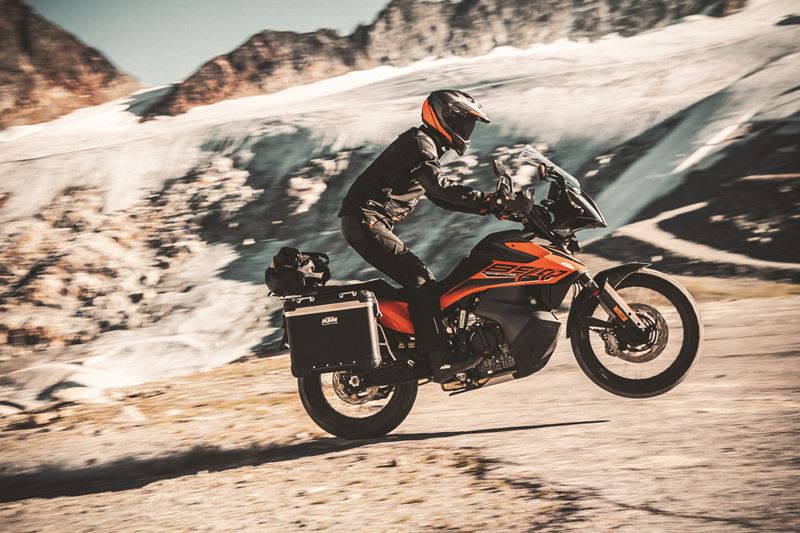 359619_MY21 KTM 890 ADVENTURE_ Action_MY21