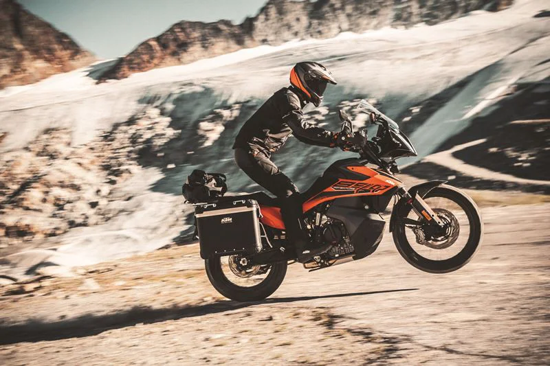 359619_MY21 KTM 890 ADVENTURE_ Action_MY21