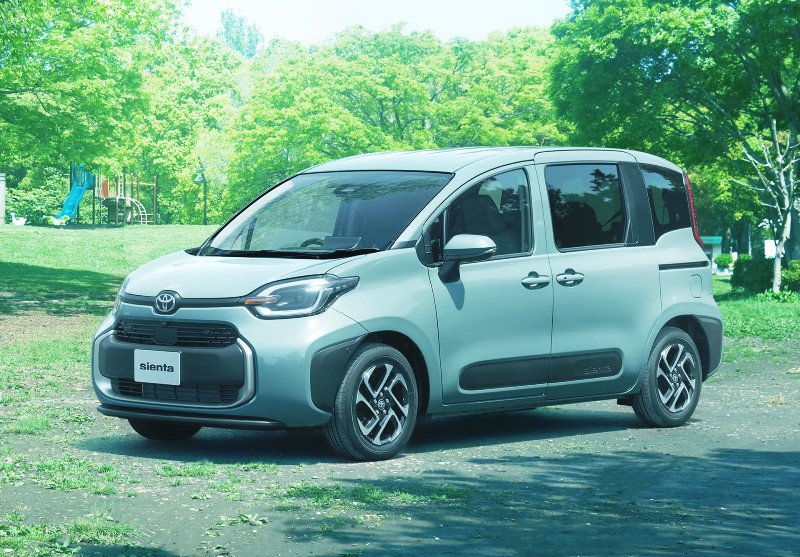Toyota Sienta 2022 01
