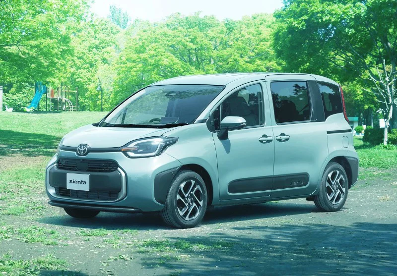 Toyota Sienta 2022 01