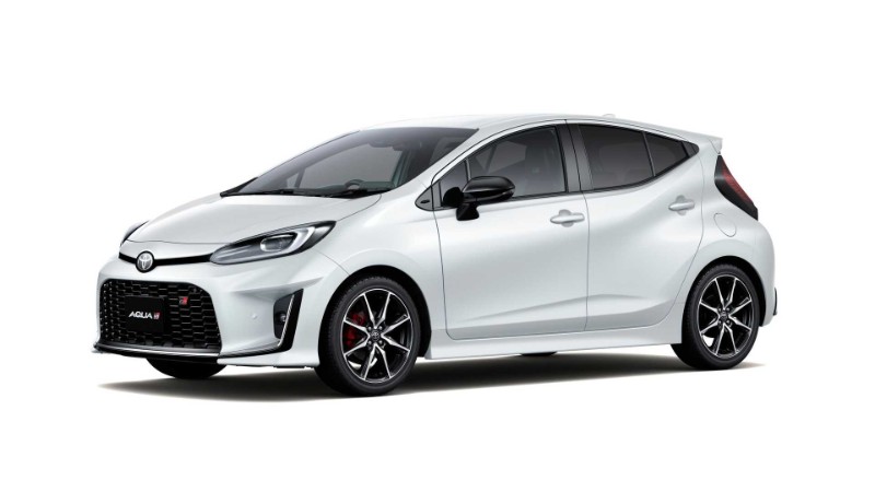 toyota aqua gr sport 01