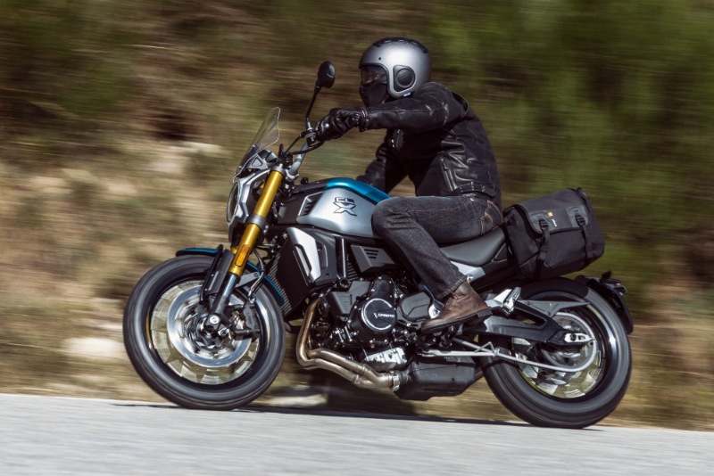 cfmoto 700cl-x adv 02