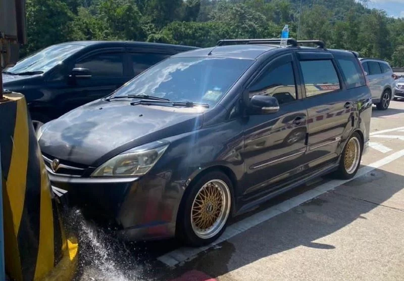 Empat sekeluarga pengsan Proton Exora 01