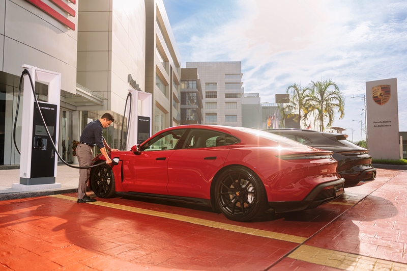Porsche Pengecas DC 350 kW 01