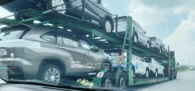 Toyota Innova Zenix treler 01