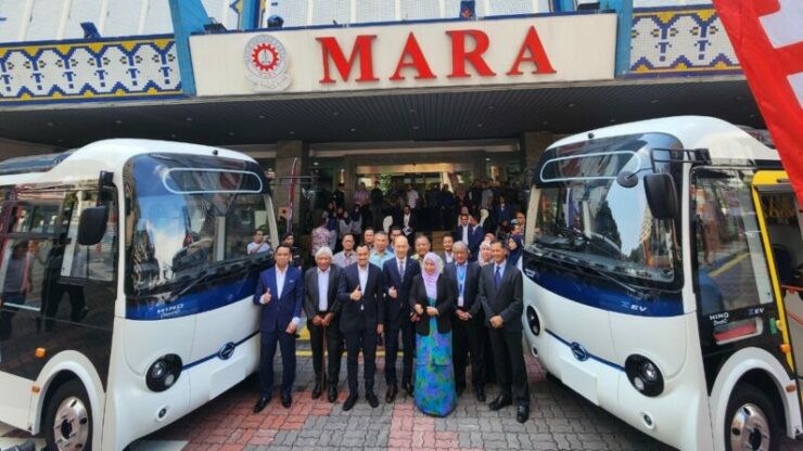 hino poncho mara 04