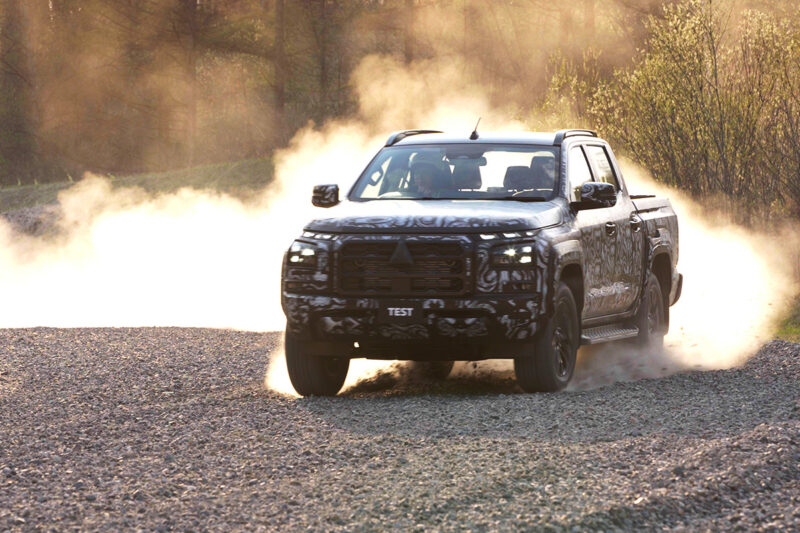 Mitsubishi Triton teaser 01