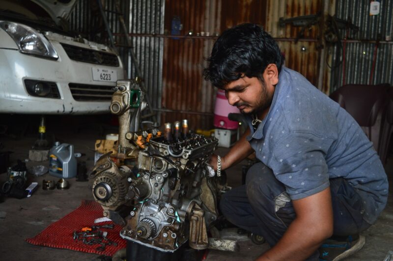 bengkel-pexels-prabhakar-salave-8477256