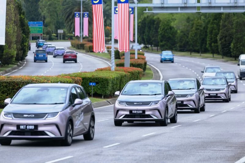 BYD Dolphin convoy 03