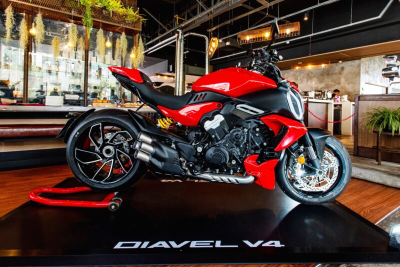Ducati Diavel V4 01