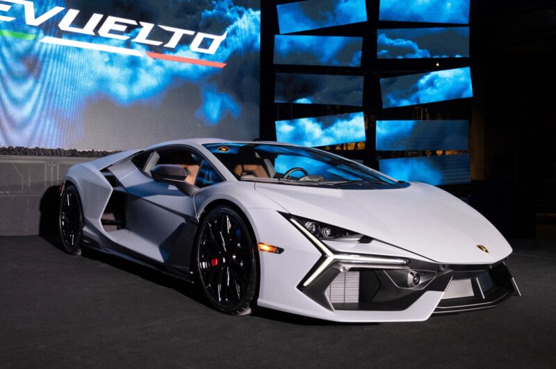 Lamborghini Revuelto launch 01